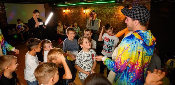 Мишка поздравляет